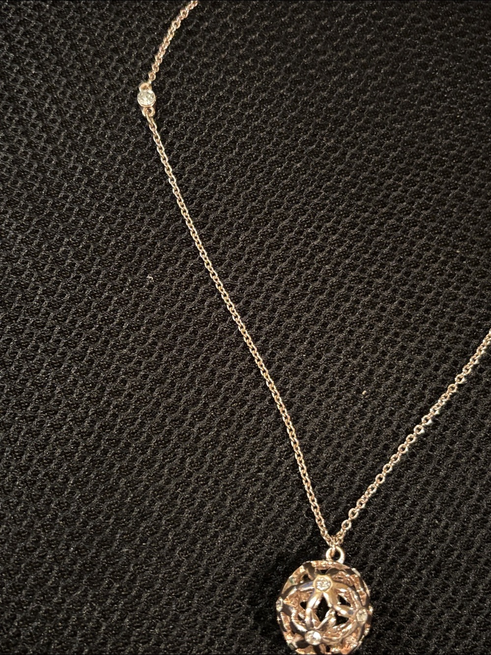 Guess Delicate Rose Gold Filigree Pendant Necklace and Rose Gold Earrings - Picture 9 of 12
